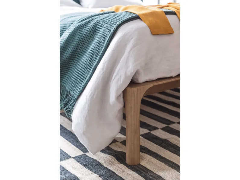 Letto imbottito modello Park di Novamobili scontato 30%