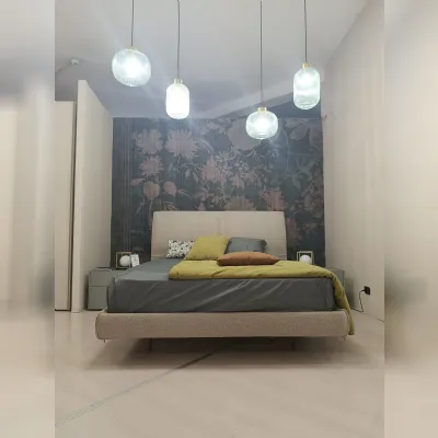 Letto matrimoniale con piedini Sail Twils a prezzo scontato