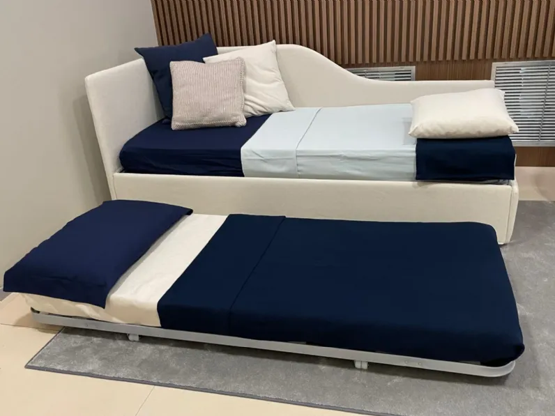 Letto imbottito modello Space di Noctis scontato 30%