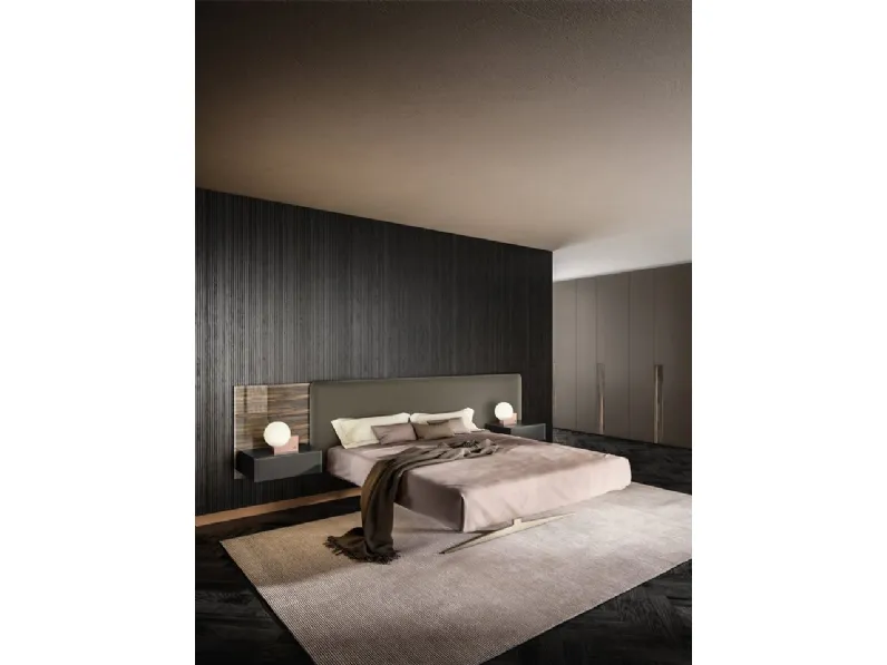 Letto imbottito con piedini Steel free_bed Lago a prezzo scontato
