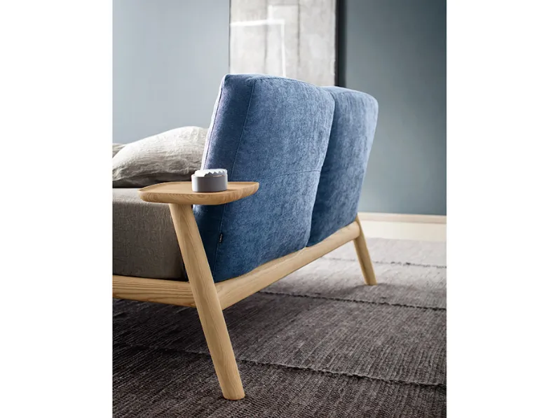 Letto design con piedini Dioniso Pianca a prezzo ribassato