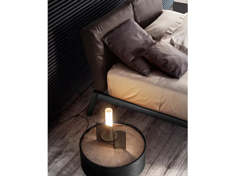 Letto design con piedini Dioniso Pianca a prezzo ribassato