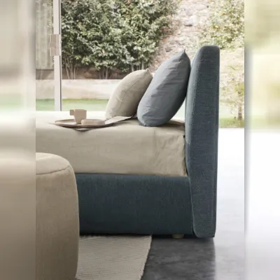 Letto design con piedini Feel Bolzan a prezzo scontato