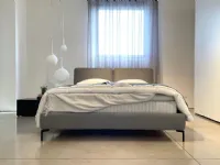 Letto matrimoniale con piedini Feel Bolzan a prezzo scontato
