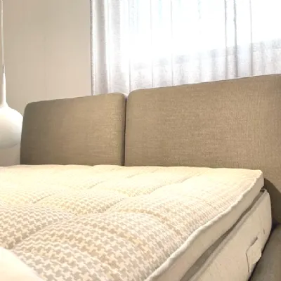 Letto matrimoniale con piedini Feel Bolzan a prezzo scontato