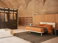 Letto imbottito con piedini FiloPiancaa prezzo ribassato