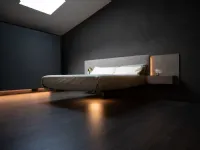 Letto matrimoniale con piedini Fluttua Lago a prezzo ribassato