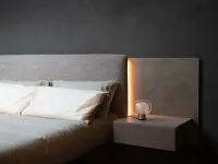Letto matrimoniale con piedini Fluttua Lago a prezzo ribassato