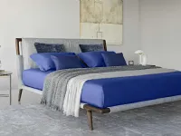 Scopri il Letto Gaud di Flou con uno sconto del 20%! Un design unico in legno per una camera da letto da sogno.