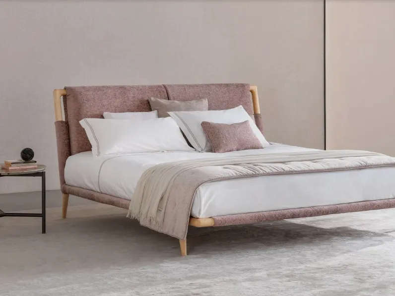 Scopri il Letto Gaud di Flou con uno sconto del 20%! Un design unico in legno per una camera da letto da sogno.