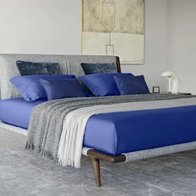 Scopri il Letto Gaud di Flou con uno sconto del 20%! Un design unico in legno per una camera da letto da sogno.