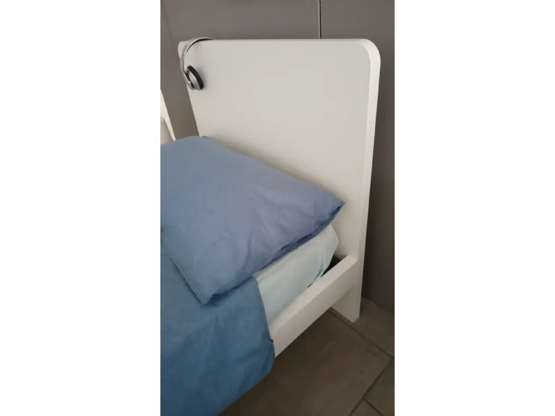 Letto moderno con giroletto Giotto Doimo cityline a prezzo scontato