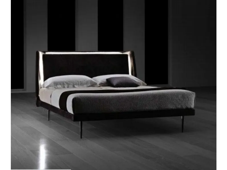 Letto matrimoniale con gambe Illumina  a prezzo riservato 