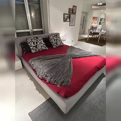 Letto imbottito con contenitore Vega�V&nice�a prezzo ribassato