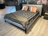 Letto imbottito con gambe FlagBolzana prezzo ribassato