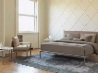 Letto matrimoniale con piedini Iko a prezzo riservato 