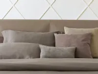 Letto matrimoniale con piedini Iko a prezzo riservato 