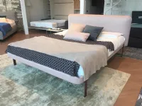 Letto imbottito con gambe Joy�Bolzan�a prezzo scontato
