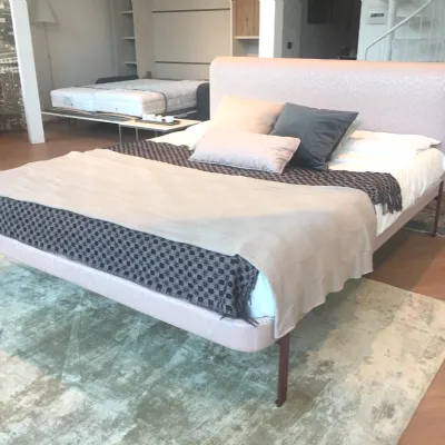 Letto imbottito con gambe Joy�Bolzan�a prezzo scontato