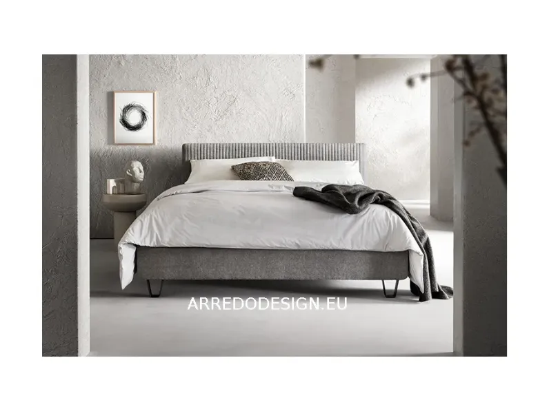 Letto moderno con piedini Keen compatto Samoa a prezzo scontato