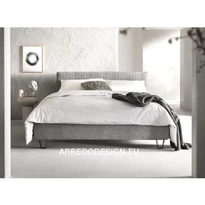 Letto moderno con piedini Keen compatto Samoa a prezzo scontato