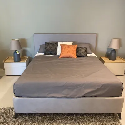 Letto imbottito con gambe Letto matrimonialeStilfar italiaa prezzo scontato