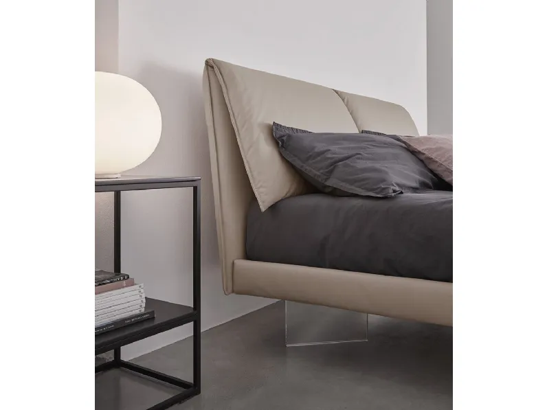 Letto imbottito con gambe Mtre letto in pelle Artigianale a prezzo scontato