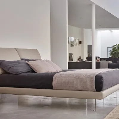 Letto imbottito con gambe Mtre letto in pelleArtigianalea prezzo scontato