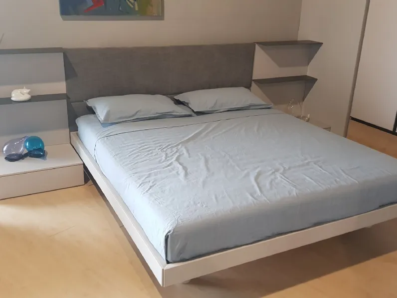 Letto matrimoniale design Sommier testata imbottita Tomasella a prezzo scontato