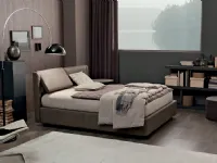 Letto imbottito con giroletto e cuscini reclianbili Loft�di V&nice�a prezzo scontato