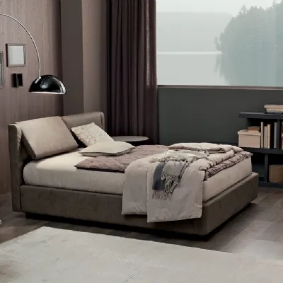 Letto imbottito con giroletto e cuscini reclianbili Loft�di V&nice�a prezzo scontato