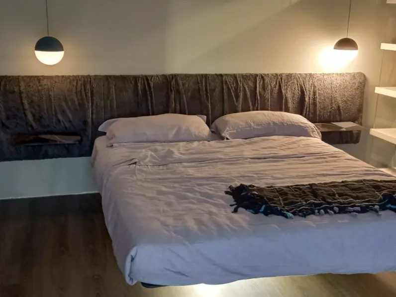 Letto design Fluttua Lago scontato 50%