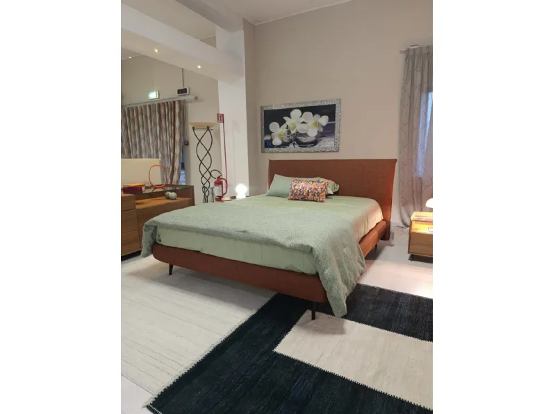 Letto imbottito con giroletto Jeckson�Dorelan�a prezzo scontato