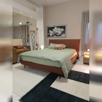 Letto imbottito con giroletto Jeckson�Dorelan�a prezzo scontato