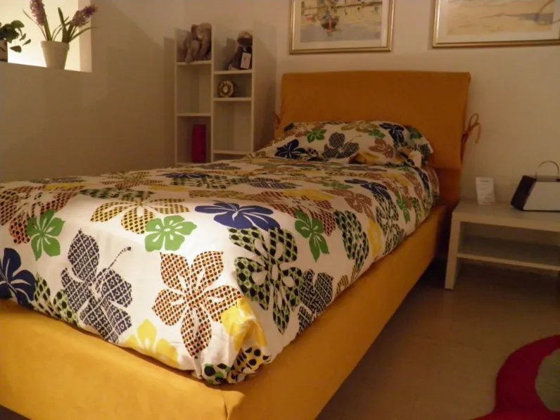 Letto imbottito con giroletto MaxRigo salottia prezzo ribassato