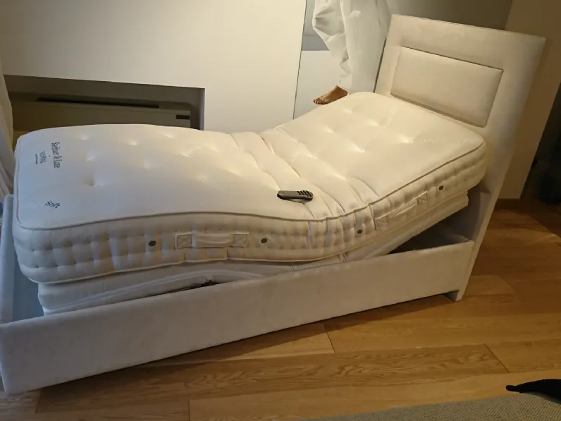 Letto imbottito con giroletto Recliner de luxe di Vispring a prezzo scontato
