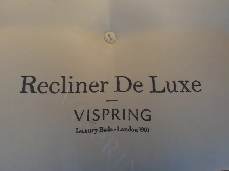 Letto imbottito con giroletto Recliner de luxe di Vispring a prezzo scontato