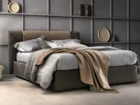 Letto matrimoniale con piedini Button Bside a prezzo ribassato