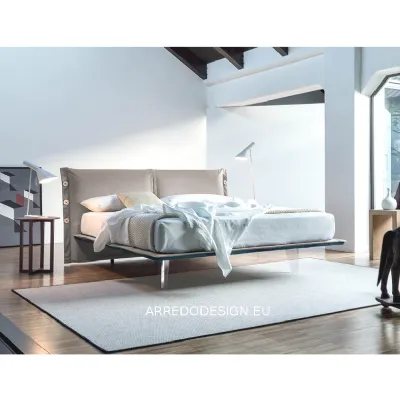 Letto matrimoniale con piedini Febo Rigosalotti a prezzo scontato