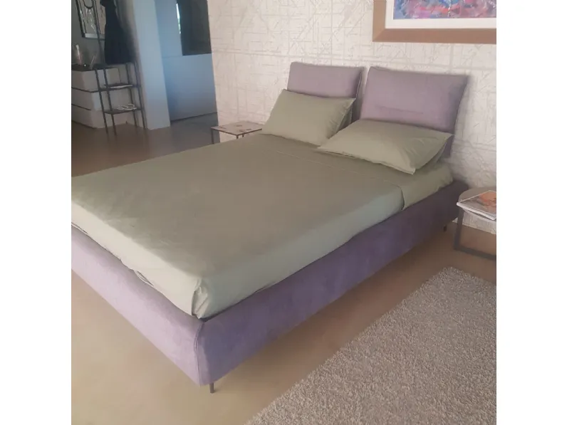 Letto imbottito con piedini Gran gala'�Exc�a prezzo scontato