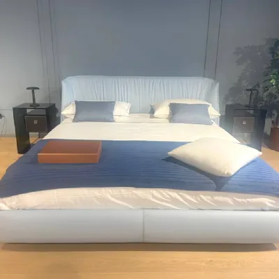 Letto moderno Archibald di Poltrona frau SCONTATO 