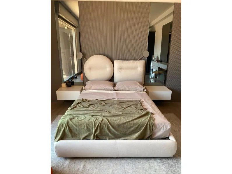 Letto imbottito modello Beshape di Caccaro scontato 35%