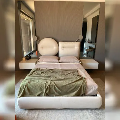 Letto imbottito modello Beshape di Caccaro scontato 35%