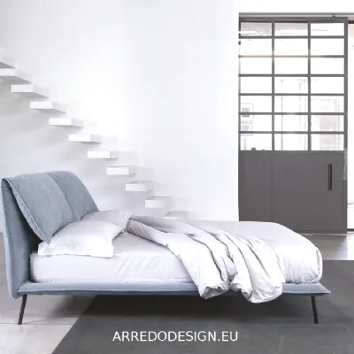 Letto design con piedini Eos Noctis a prezzo scontato