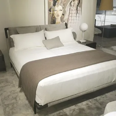 Letto imbottito modello Gaud� di Flou scontato 30%