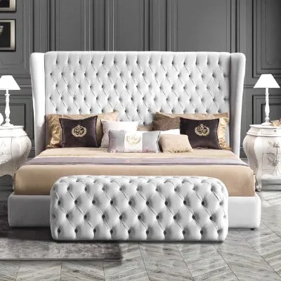 Letto imbottito con giroletto Letto in pelle modello savoia �Md work�a prezzo ribassato