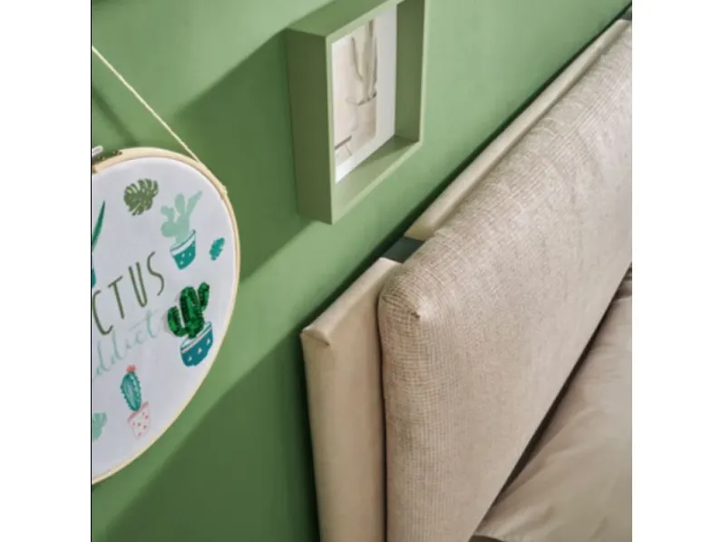 Letto imbottito con giroletto Letto plane pillow Moretti compact a prezzo ribassato
