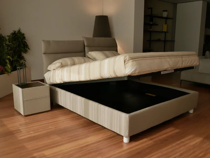 Letto imbottito modello Plio di Oggioni scontato 7%