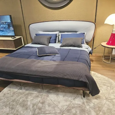 Letto imbottito con giroletto Romance Ozzioa prezzo ribassato