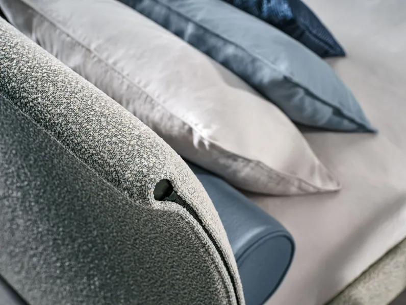Letto matrimoniale con piedini Sail Twils a prezzo ribassato